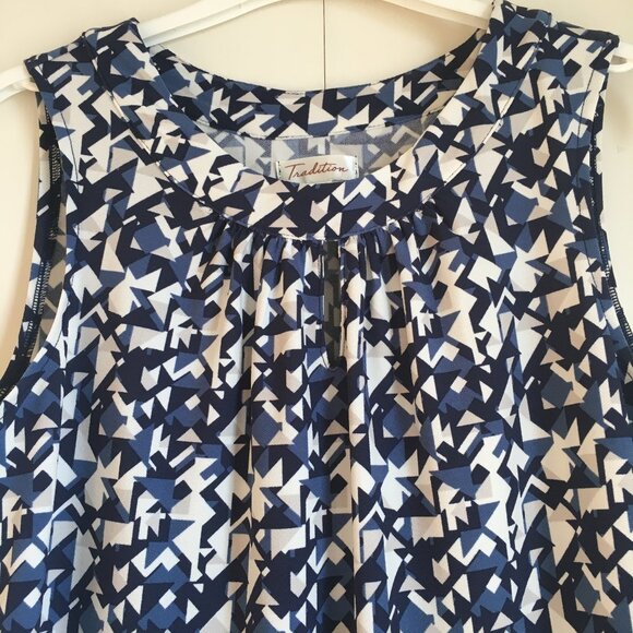 Geometric Stretchy Collar Pleated Tank Top - Picture 3 of 13